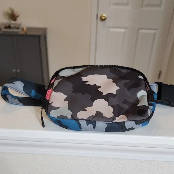 lululemon athletica Bags Lululemon Everywhere Belt Bag